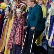 Angela Merkel sulle stampelle dopo la caduta dagli sci06
