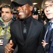 Clarence Seedorf arriva al Meazza e siede accanto a Galliani 06
