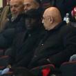 Clarence Seedorf arriva al Meazza e siede accanto a Galliani 02