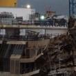 Costa Concordia, periti a bordo scattano foto e prendono appunti 09
