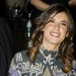 Elisabetta Canalis, gonna bianca e corpetto multicolor al party benefico01