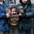 Femen a seno nudo davanti Consiglio Ue Putin killer05