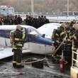 New York, piccolo aereo atterra in strada nel Bronx02