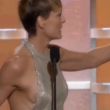 Robin Wright, "fuori di seno" ai Golden Globe02