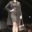 Kate Perry in total black alla sfilata di Moschino01