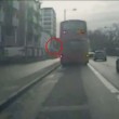 Londra, uomo gettato giù dal secondo piano del bus02