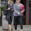 Reese Witherspoon e Naomi Watts compagne di yoga01