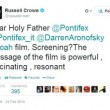 Russell Crowe, via Twitter, supplica Papa Francesco