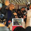 Sanremo: Beppe Grillo, monologo al bar poi lascia l'Ariston04