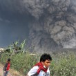 Sumatra come Pompei pioggia di cenere dal vulcano Sinabung02