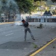 Venezuela, scontri e morti in piazza03