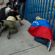 Venezuela, scontri e morti in piazza08