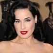 Dita Von Teese testimonial in lingerie01