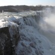 Cascate del Niagara ancora ghiacciate dopo 2 mesi 03