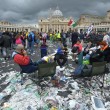 Canonizzazione Papi, piazza San Pietro il giorno dopo04