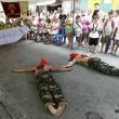 Pasqua, crocefissioni e flagellazioni le processioni nelle Filippine e in Spagna012