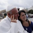 Roma, travestito da Wojtyla fa foto con turisti3