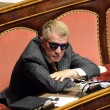 Senatore D'Ascola (Ncd) si addormenta in Senato durante discussione Def06
