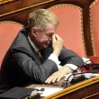 Senatore D'Ascola (Ncd) si addormenta in Senato durante discussione Def03
