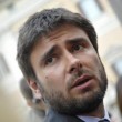 Alessandro Di Battista: "Berlusconi, criminale, con la scorta: mi fa vomitare"