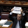 Leghisti occupano banchi del governo ed espongono cartello06