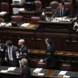 Leghisti occupano banchi del governo ed espongono cartello01