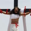 Pasqua, crocefissioni e flagellazioni le processioni nelle Filippine e in Spagna05