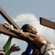 Pasqua, crocefissioni e flagellazioni le processioni nelle Filippine e in Spagna04