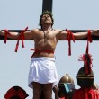 Pasqua, crocefissioni e flagellazioni le processioni nelle Filippine e in Spagna02