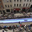 Bristol, scivolo gigante d'acqua in strada03