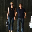 Charlize Theron e Sean Penn mano per la mano02