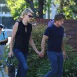 Charlize Theron e Sean Penn mano per la mano11