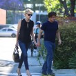 Charlize Theron e Sean Penn mano per la mano07