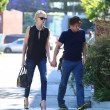 Charlize Theron e Sean Penn mano per la mano05