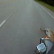 Motociclista travolge cervo e riesce a rimanere in sella07