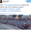 Beppe Grillo: "#RenziSenzaPopolo". Foto della piazza semi-vuota