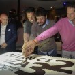 Scudetto Juventus, calciatori festeggiano su pullman04