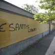 "Daniele De Santis libero" e "Ciro Boom": a Roma scritte pro "Gastone" e contro Esposito