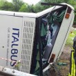 Feltre, foto del pullman ribaltato con 40 ragazzini a bordo 5