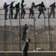 Spagna, 700 migranti assaltano frontiera Melilla 2