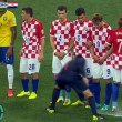 Brasile-Croazia, l'arbitro usa la bomboletta spray per la barriera (FOTO-VIDEO) - 6