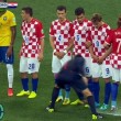 Brasile-Croazia, l'arbitro usa la bomboletta spray per la barriera (FOTO-VIDEO) - 3