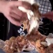 Man Vs Food, si mangia un burrito da 5kg in 20 minuti (VIDEO-FOTO) - 3
