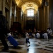 Roma, gli sgomberati di Torre Spaccata occupano Santa Maria Maggiore: "Chiediamo asilo al Papa" (FOTO) - 1