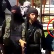 Iraq, foto e video choc: jihadisti uccidono prigioniero02