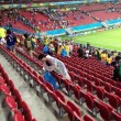 Mondiali 2014, tifosi del Giappone puliscono lo stadio a fine partita04