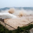 Cina, maxi onda per "pulire" il Fiume Giallo FOTO