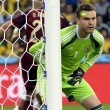 Il portiere russo Igor Akinfeev disturbato dal laser03