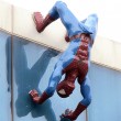 La statua di Spiderman con un'erezione (FOTO) - 2