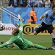 Uruguay-Inghilterra 2-1, le FOTO: i gol di Suarez e Rooney, lo stadio, i tifosi